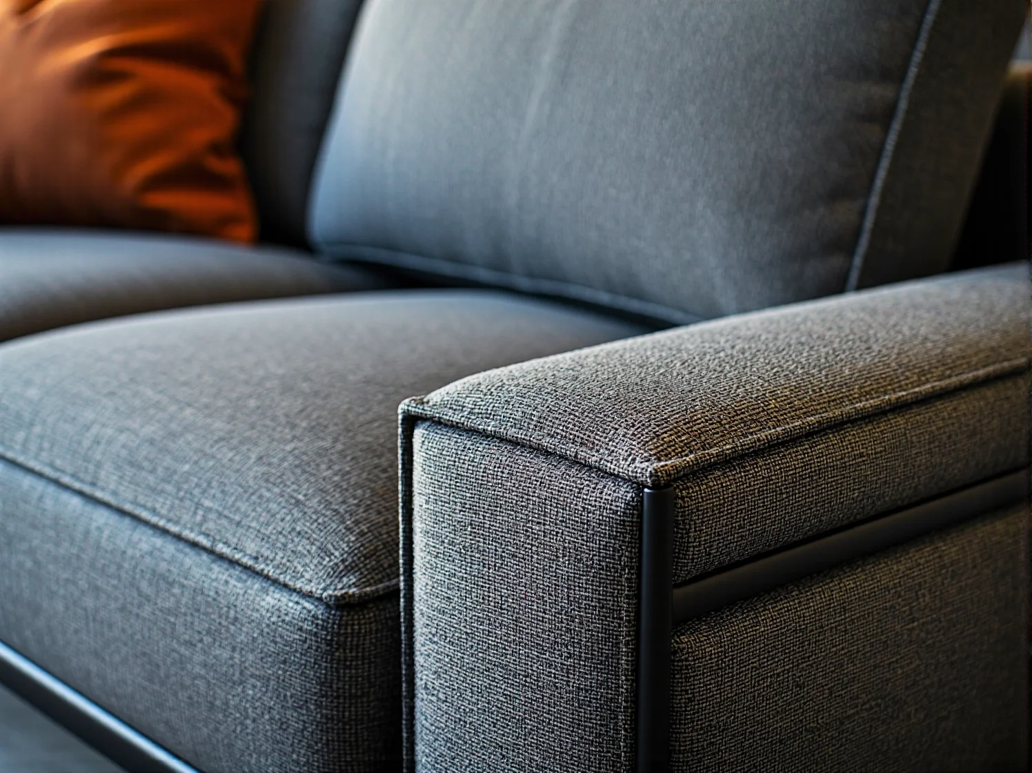 Jasna sofa japandi łącząca japoński minimalizm ze skandynawskim stylem