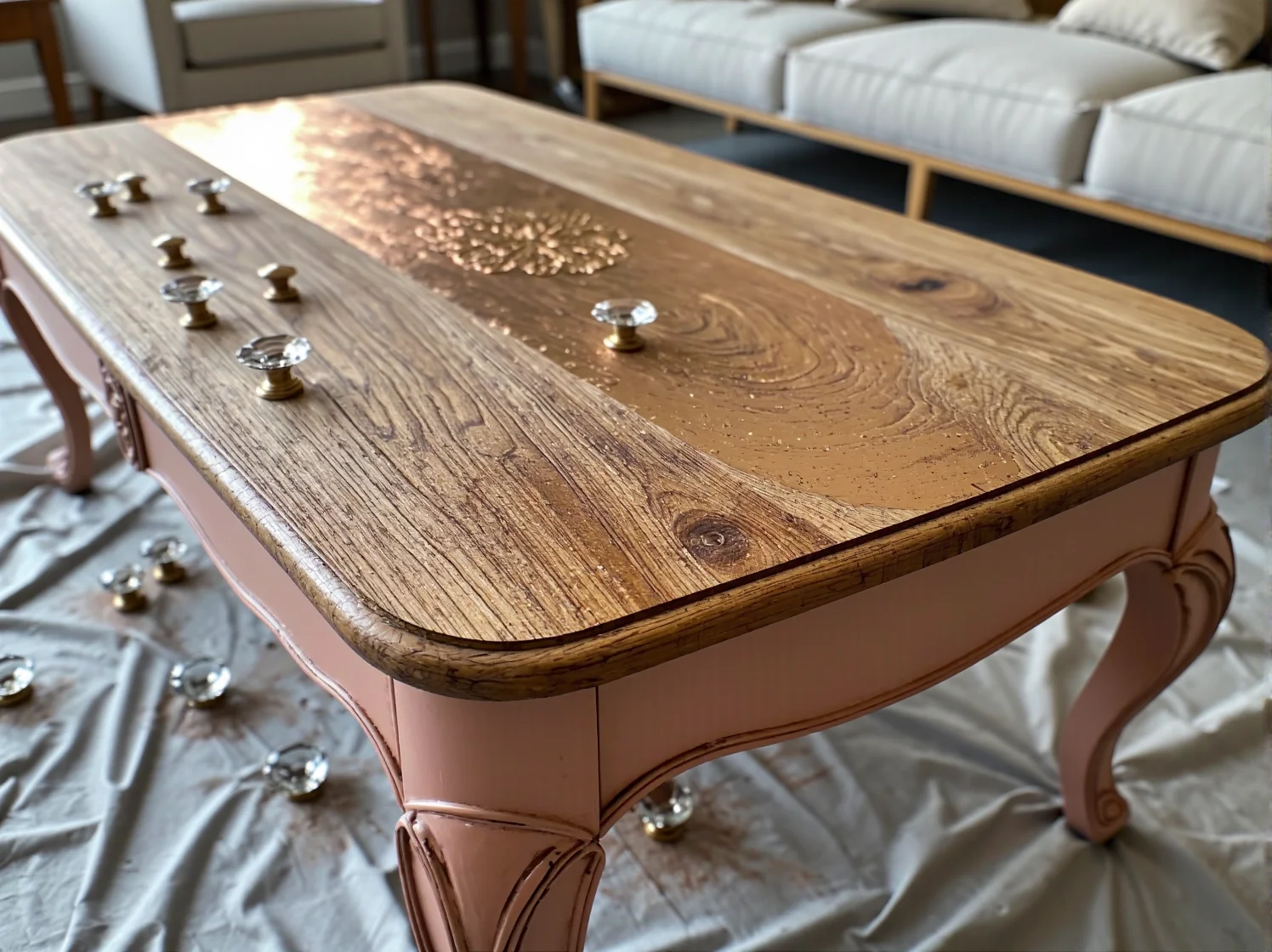 Malowanie szafki na elegancki ciemny kolor idealny do wnętrz glamour