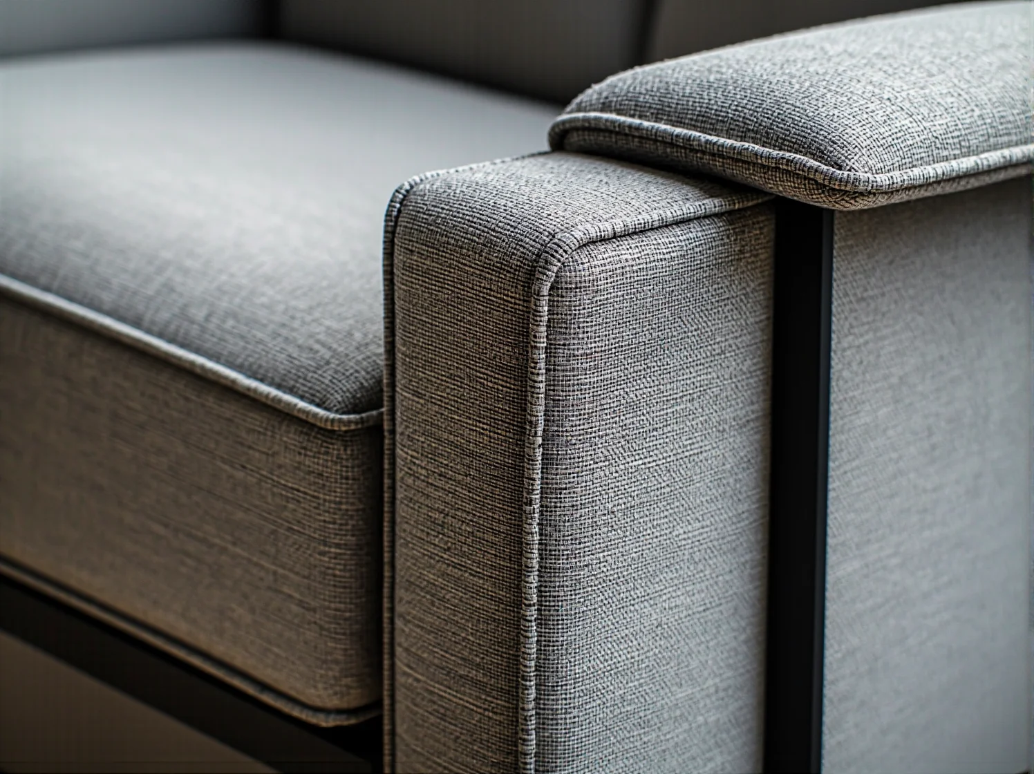 Naturalne środki do czyszczenia litego drewna i miękka ściereczka.